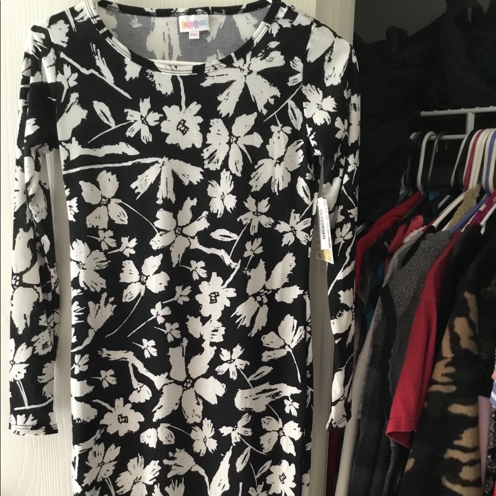 Nwt lularoe Debbie XS black and white